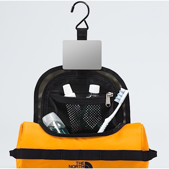 North Face Base Camp Travel Canister -S Travel Bag Bathroom Case in Summit Gold - Picture 4 of 4